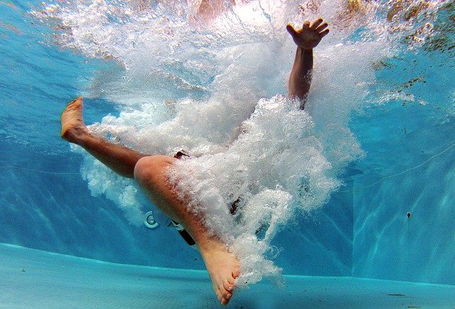 skok do příliš studené vody může být nebezpečný